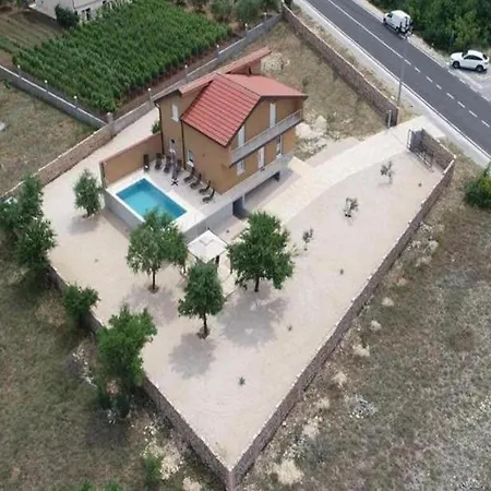 Getaway With Pool And Garden Benkovac